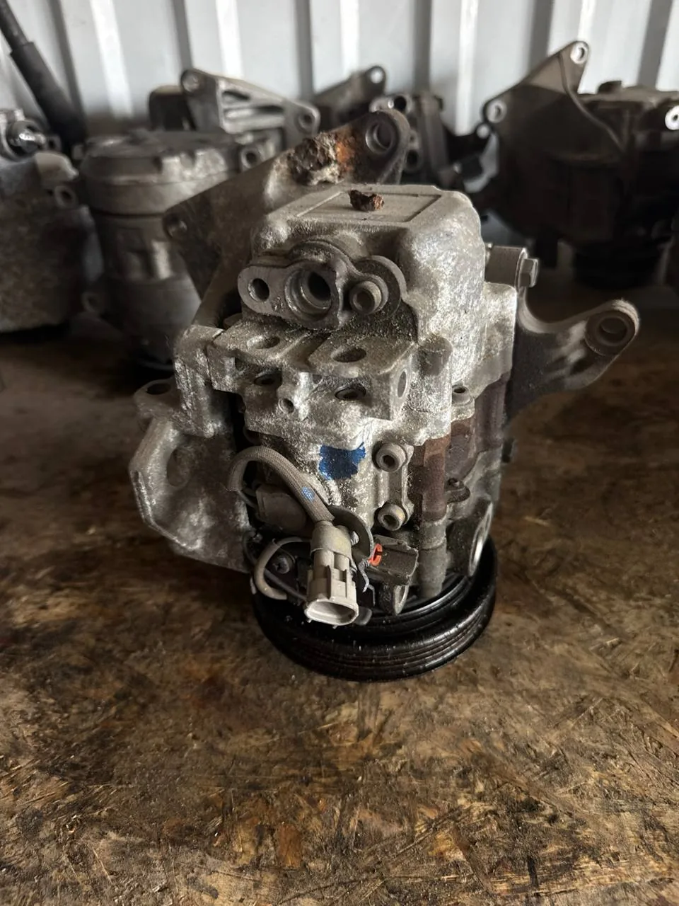 Компрессор кондиционера Mazda Demio ZJ-VE 2002-2007 г.