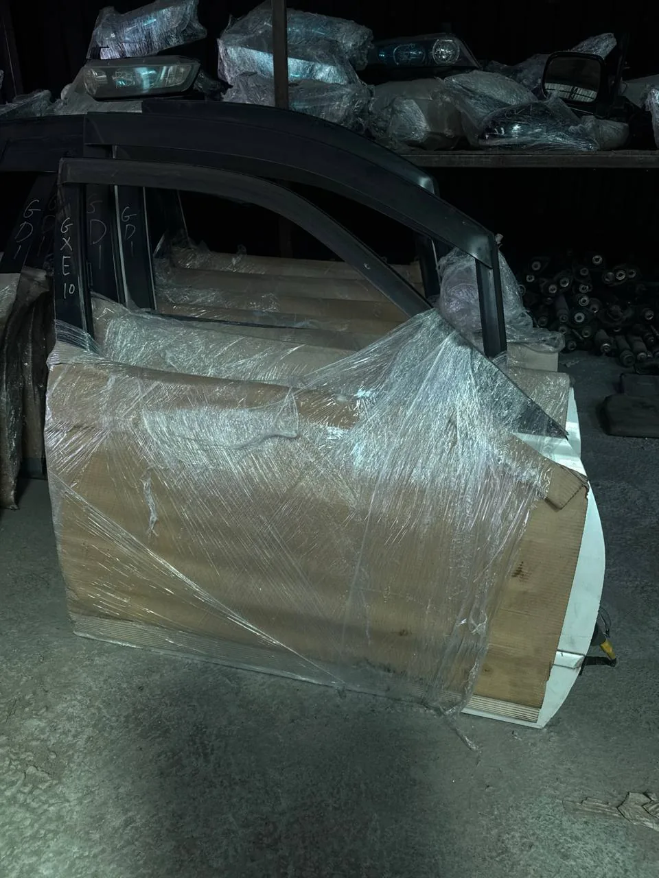 Дверь правая передняя GXE10 Toyota Altezza 